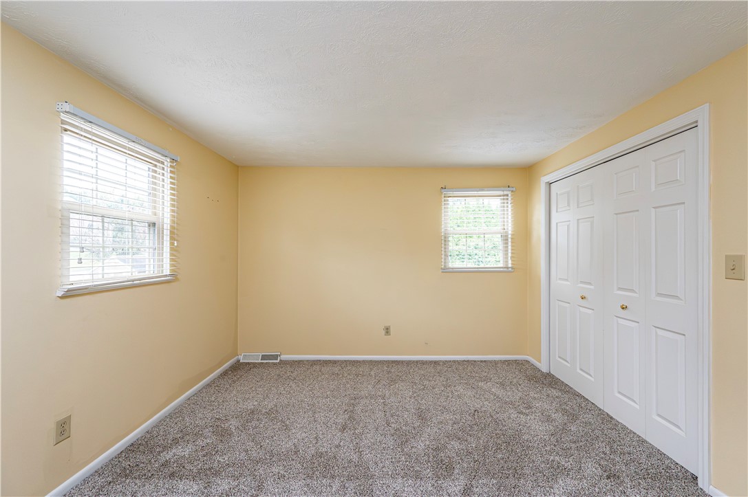 Hempfield Twp, Pennsylvania 15601, United States, 5 Bedrooms Bedrooms, ,3 BathroomsBathrooms,Residential,Pending,204355