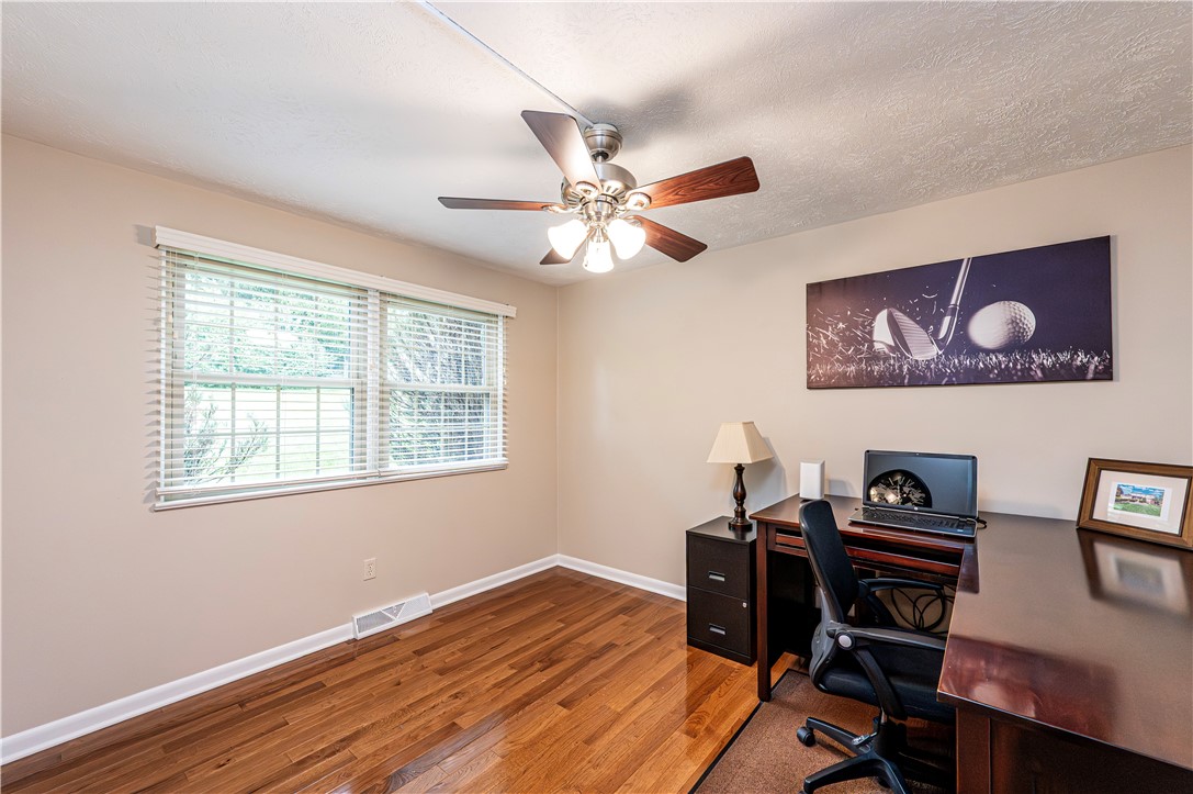 Hempfield Twp, Pennsylvania 15601, United States, 5 Bedrooms Bedrooms, ,3 BathroomsBathrooms,Residential,Pending,204355