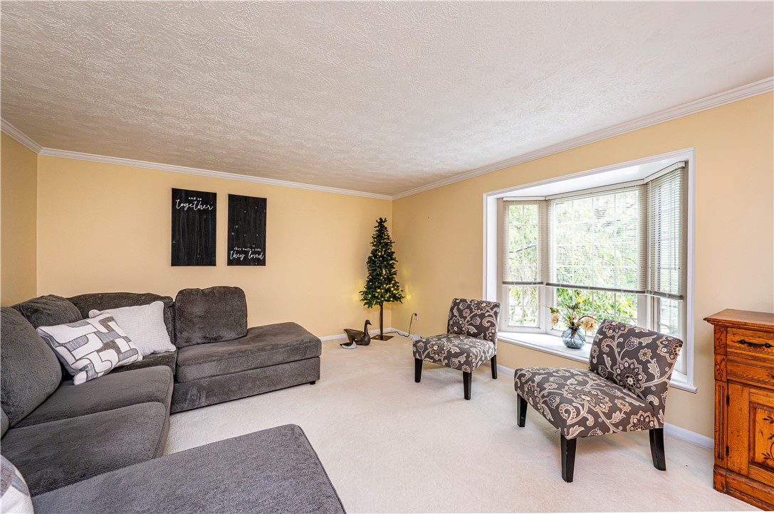 Hempfield Twp, Pennsylvania 15601, United States, 5 Bedrooms Bedrooms, ,3 BathroomsBathrooms,Residential,Pending,204355