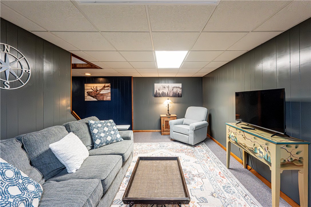 Hempfield Twp, Pennsylvania 15601, United States, 5 Bedrooms Bedrooms, ,3 BathroomsBathrooms,Residential,Pending,204355