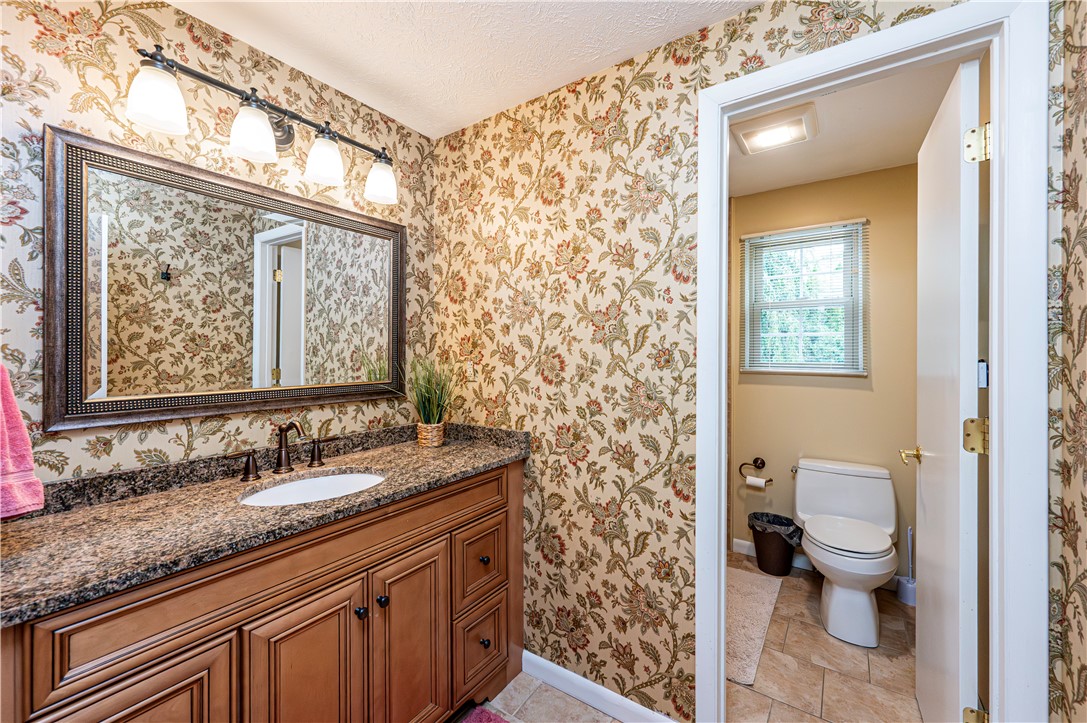 Hempfield Twp, Pennsylvania 15601, United States, 5 Bedrooms Bedrooms, ,3 BathroomsBathrooms,Residential,Pending,204355