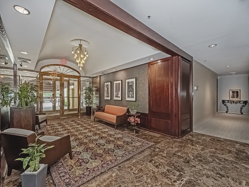 146 N Bellefield 304