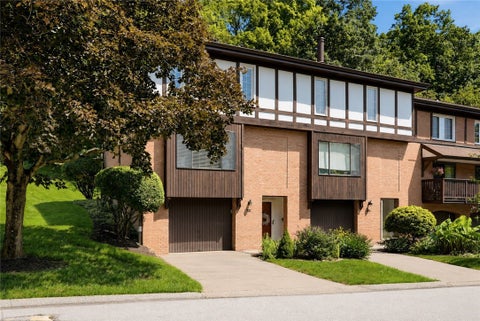 Condo For Sale - 221 Thornberry Dr Dr<br/> Ross Twp, PA 15237