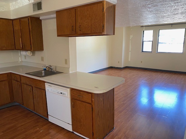 Oakland, Pennsylvania 15213, United States, 2 Bedrooms Bedrooms, ,1 BathroomBathrooms,Residential,Active,191032