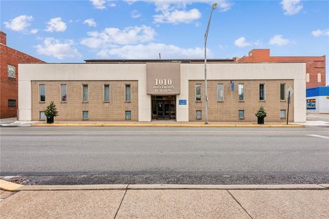 Photo of 1010 Jefferson St, Latrobe, PA 15650 (MLS # 1744602)