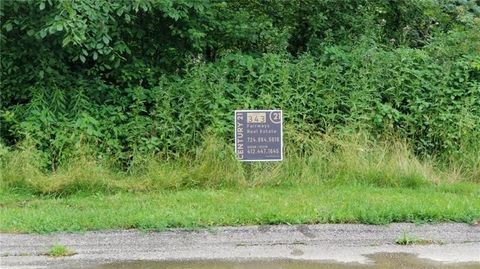 Photo of 343 Sequoia Dr, New Castle, PA 16105 (MLS # 1726773)