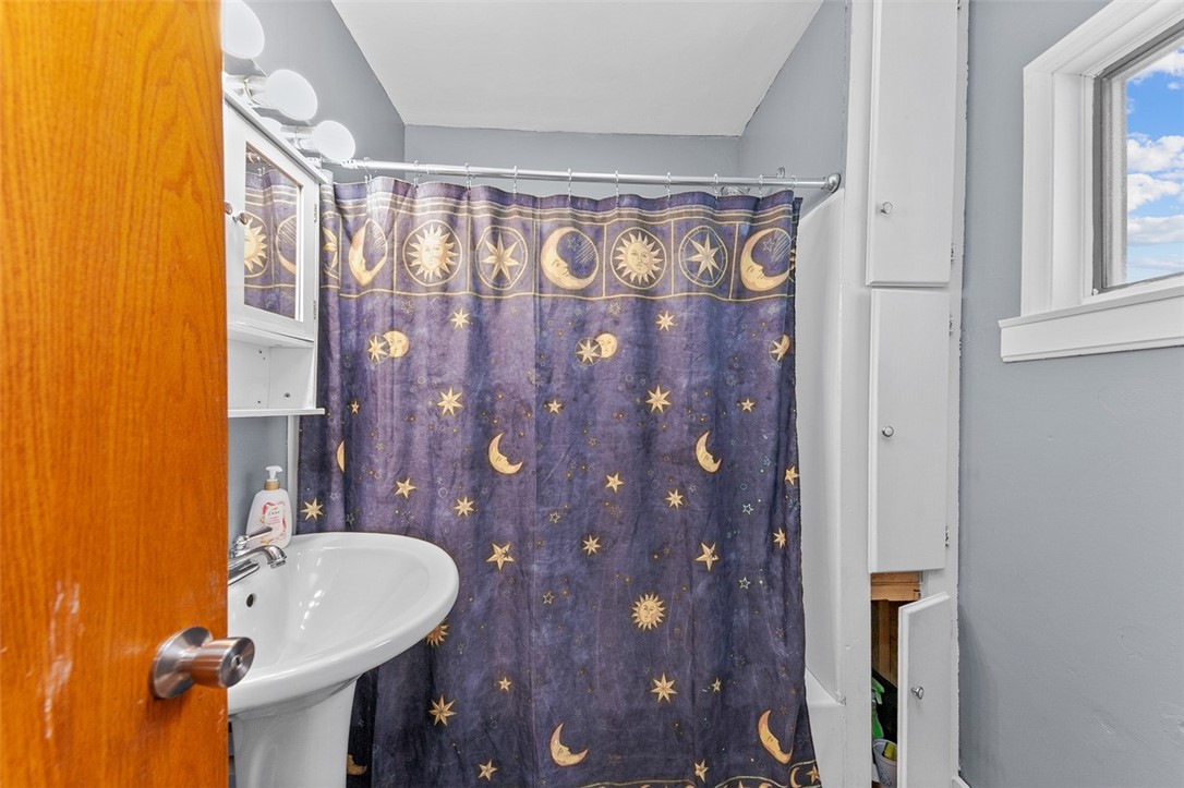 Connellsville, Pennsylvania 15425, United States, 3 Bedrooms Bedrooms, ,1 BathroomBathrooms,Residential,Active,217207