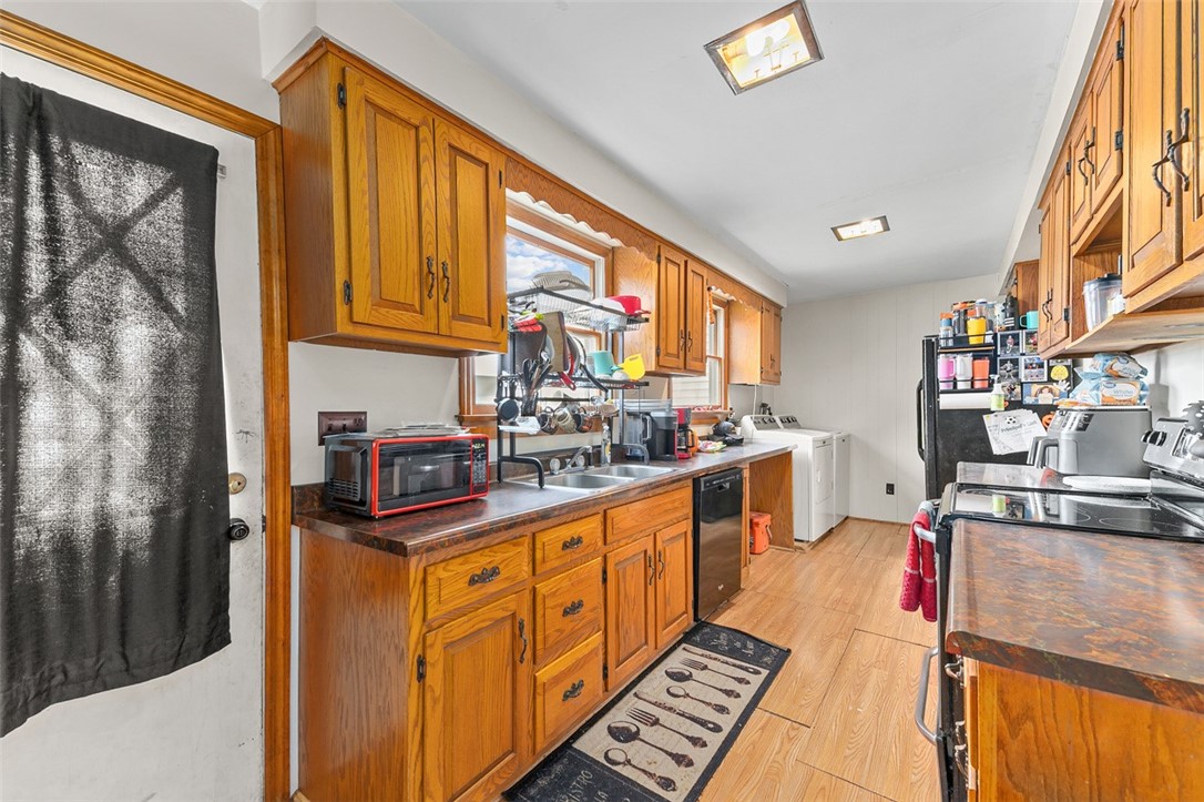 Connellsville, Pennsylvania 15425, United States, 3 Bedrooms Bedrooms, ,1 BathroomBathrooms,Residential,Active,217207