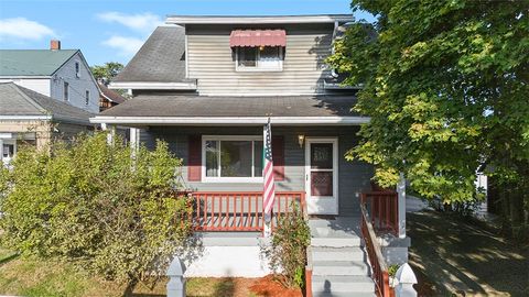 Photo of 404 1/2 Franklin Ave, Vandergrift, PA 15690 (MLS # 1723724)