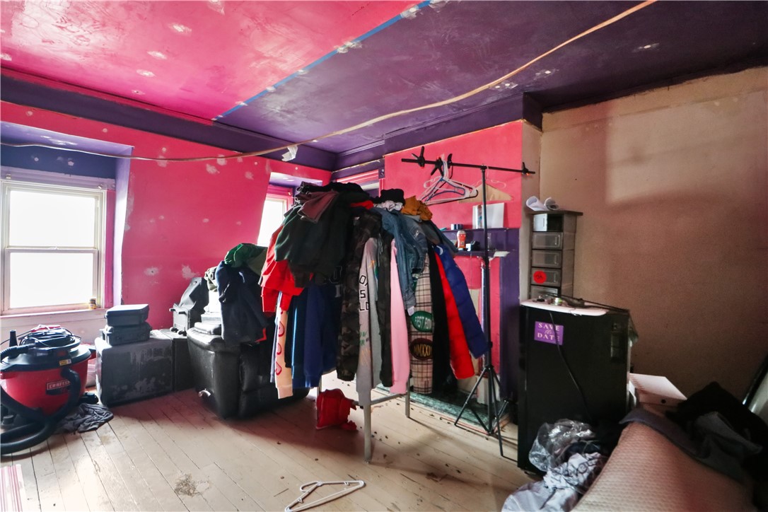 Sheraden, Pennsylvania 15204, United States, 6 Bedrooms Bedrooms, ,1 BathroomBathrooms,Residential,Active,190264