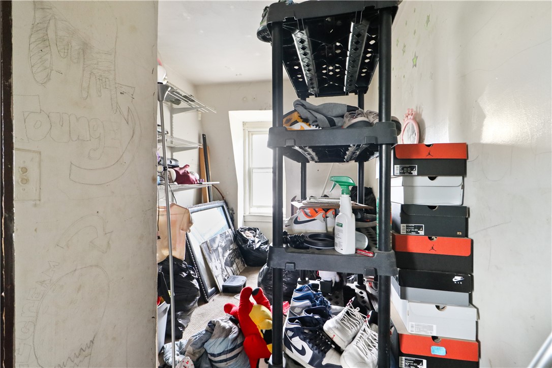 Sheraden, Pennsylvania 15204, United States, 6 Bedrooms Bedrooms, ,1 BathroomBathrooms,Residential,Active,190264