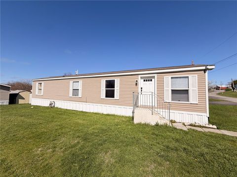 Photo of 422 Magnolia St, Rochester, PA 15074 (MLS # 1746863)