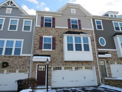 Photo of 1414 Deer Creek Crossing Dr, Canonsburg, PA 15317 (MLS # 1733207)