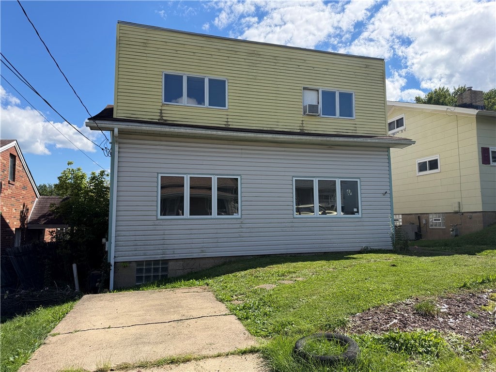 205 University St
