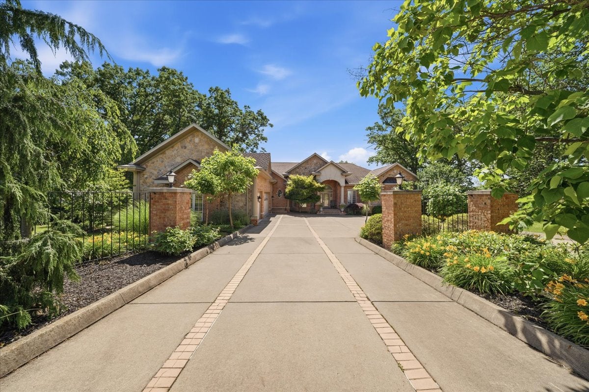 217 Fox Hollow Drive