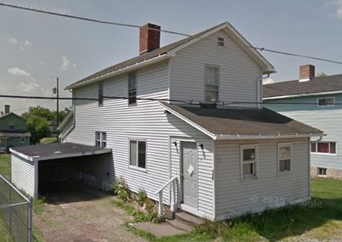 Photo of 423 3rd St, Allison, PA 15413 (MLS # 1737024)