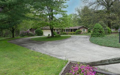 111 Patricia Dr Big Beaver PA 15010