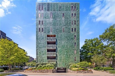Photo of 540 N Neville St #603, Pittsburgh, PA 15213 (MLS # 1745769)