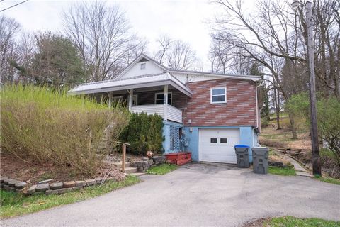 Photo of 304 Margaret Ave, Evans City, PA 16033 (MLS # 1746635)