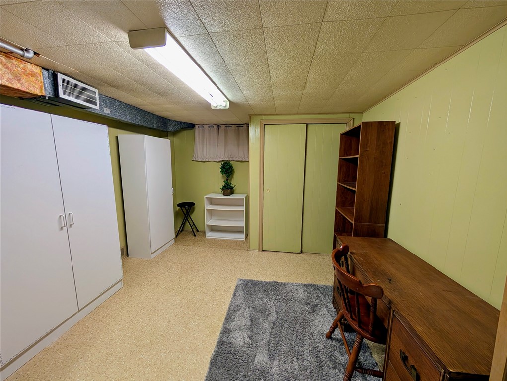 5037 Clifton Dr Dr, Aliquippa, Pennsylvania image 14