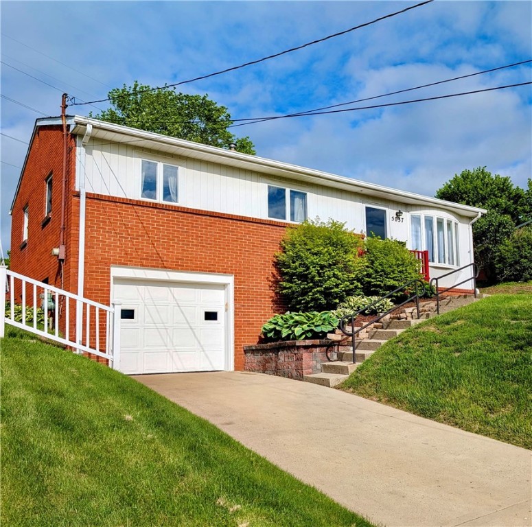 5037 Clifton Dr Dr, Aliquippa, Pennsylvania image 1
