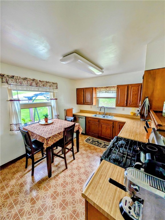 5037 Clifton Dr Dr, Aliquippa, Pennsylvania image 6