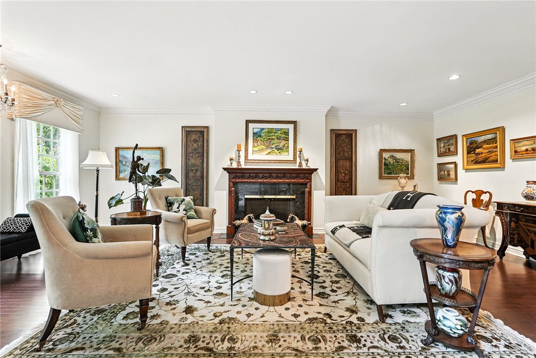 2 Winterberry Ln