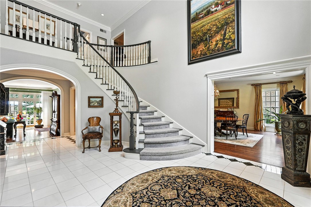 2 Winterberry Ln