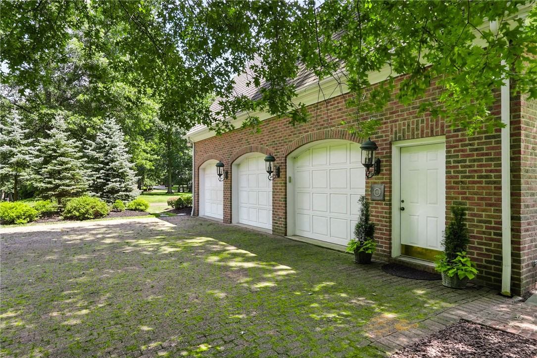 2 Winterberry Ln