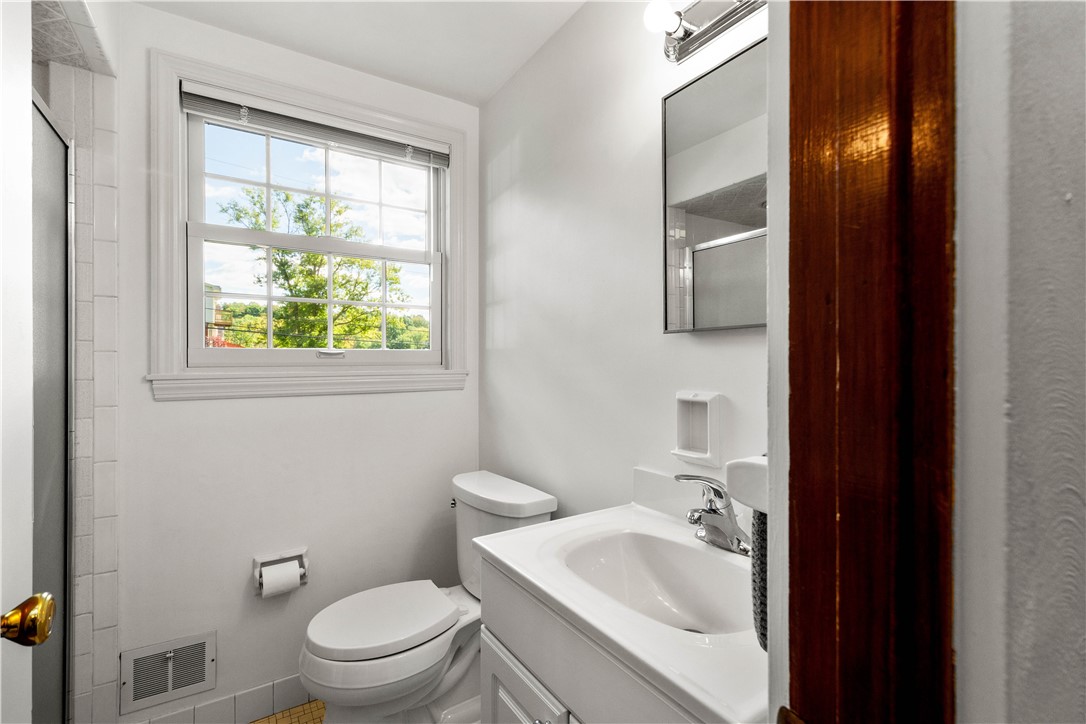 Upper St Clair, Pennsylvania 15241, United States, 3 Bedrooms Bedrooms, ,3 BathroomsBathrooms,Residential,Active,228700