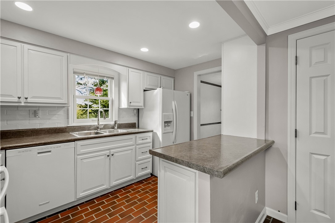 Upper St Clair, Pennsylvania 15241, United States, 3 Bedrooms Bedrooms, ,3 BathroomsBathrooms,Residential,Active,228700