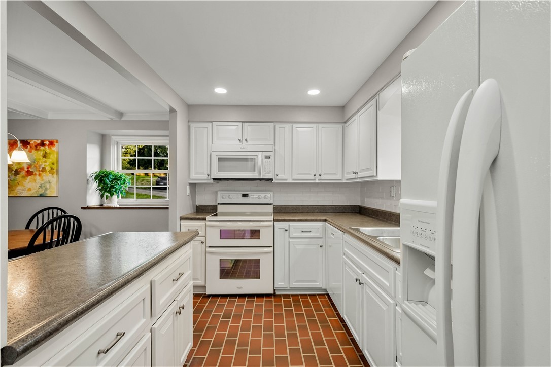 Upper St Clair, Pennsylvania 15241, United States, 3 Bedrooms Bedrooms, ,3 BathroomsBathrooms,Residential,Active,228700