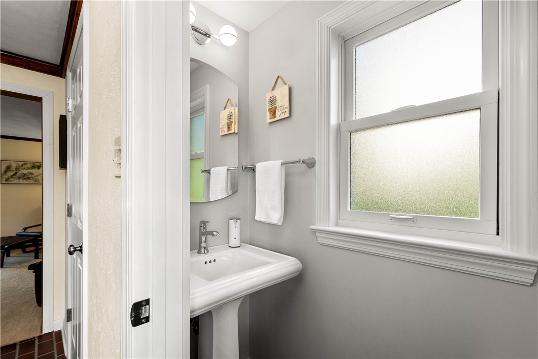 Upper St Clair, Pennsylvania 15241, United States, 3 Bedrooms Bedrooms, ,3 BathroomsBathrooms,Residential,Active,228700