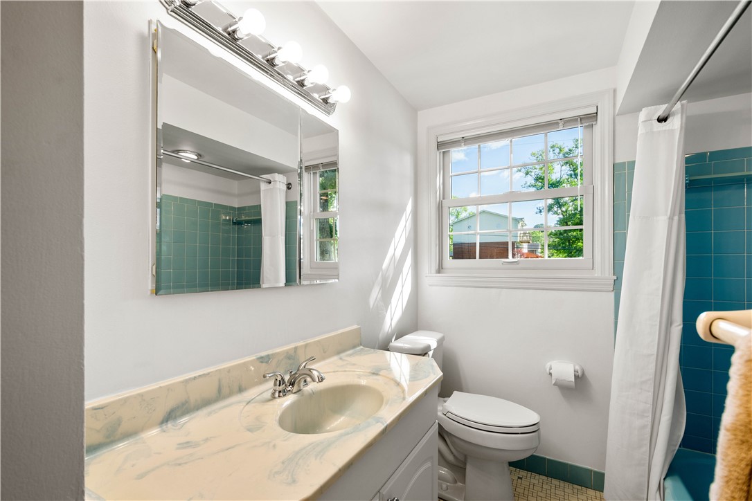 Upper St Clair, Pennsylvania 15241, United States, 3 Bedrooms Bedrooms, ,3 BathroomsBathrooms,Residential,Active,228700