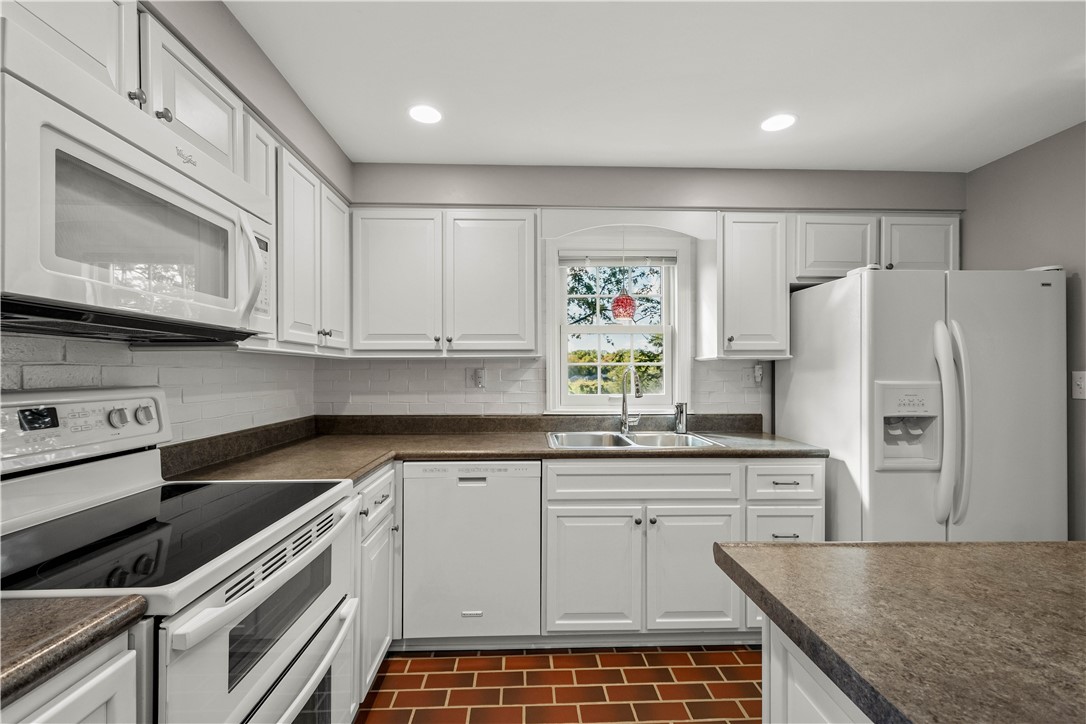 Upper St Clair, Pennsylvania 15241, United States, 3 Bedrooms Bedrooms, ,3 BathroomsBathrooms,Residential,Active,228700