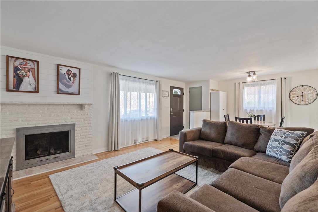 Ross Twp, Pennsylvania 15237, United States, 3 Bedrooms Bedrooms, ,1 BathroomBathrooms,Residential,Contingent,114205