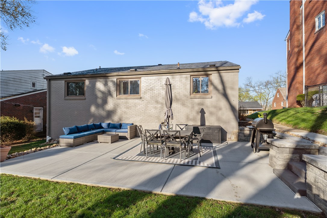 Ross Twp, Pennsylvania 15237, United States, 3 Bedrooms Bedrooms, ,1 BathroomBathrooms,Residential,Contingent,114205