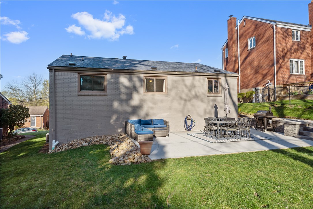 Ross Twp, Pennsylvania 15237, United States, 3 Bedrooms Bedrooms, ,1 BathroomBathrooms,Residential,Contingent,114205