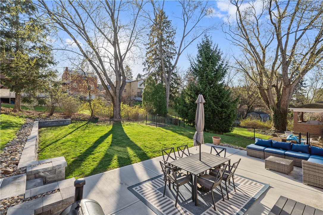 Ross Twp, Pennsylvania 15237, United States, 3 Bedrooms Bedrooms, ,1 BathroomBathrooms,Residential,Contingent,114205