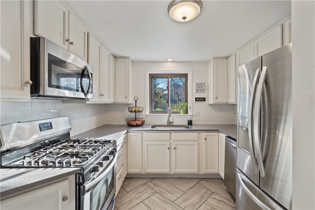 Ross Twp, Pennsylvania 15237, United States, 3 Bedrooms Bedrooms, ,1 BathroomBathrooms,Residential,Contingent,114205