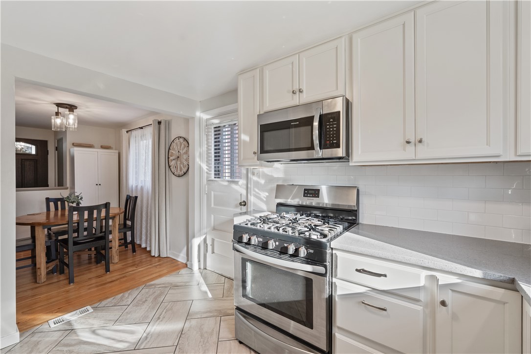 Ross Twp, Pennsylvania 15237, United States, 3 Bedrooms Bedrooms, ,1 BathroomBathrooms,Residential,Contingent,114205