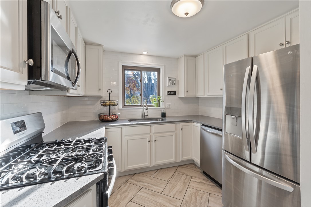 Ross Twp, Pennsylvania 15237, United States, 3 Bedrooms Bedrooms, ,1 BathroomBathrooms,Residential,Contingent,114205