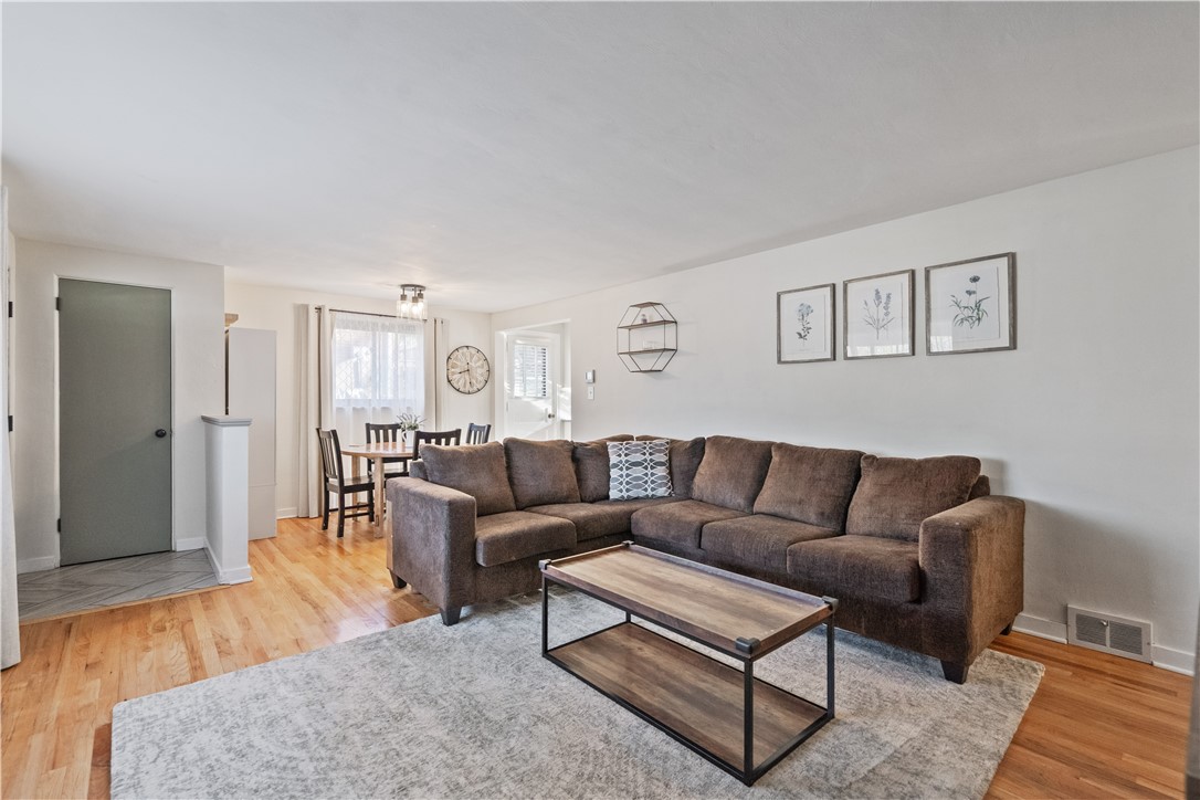 Ross Twp, Pennsylvania 15237, United States, 3 Bedrooms Bedrooms, ,1 BathroomBathrooms,Residential,Contingent,114205