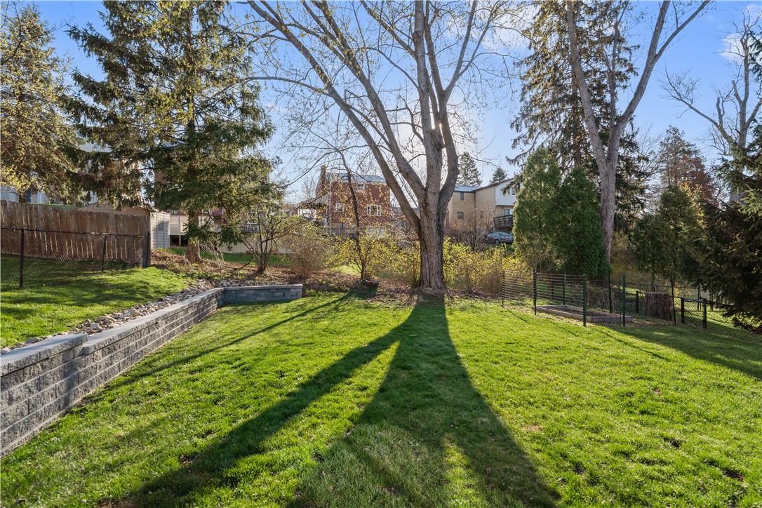 Ross Twp, Pennsylvania 15237, United States, 3 Bedrooms Bedrooms, ,1 BathroomBathrooms,Residential,Contingent,114205