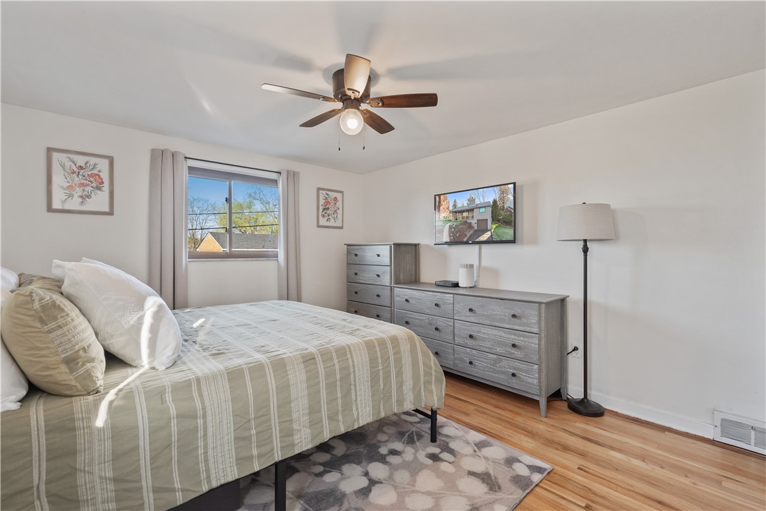 Ross Twp, Pennsylvania 15237, United States, 3 Bedrooms Bedrooms, ,1 BathroomBathrooms,Residential,Contingent,114205