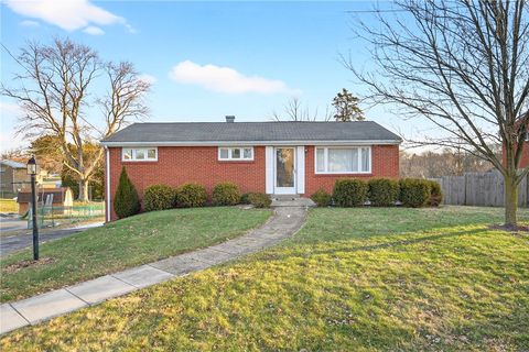 Photo of 505 Bloomfield Dr, Greensburg, PA 15601 (MLS # 1742482)