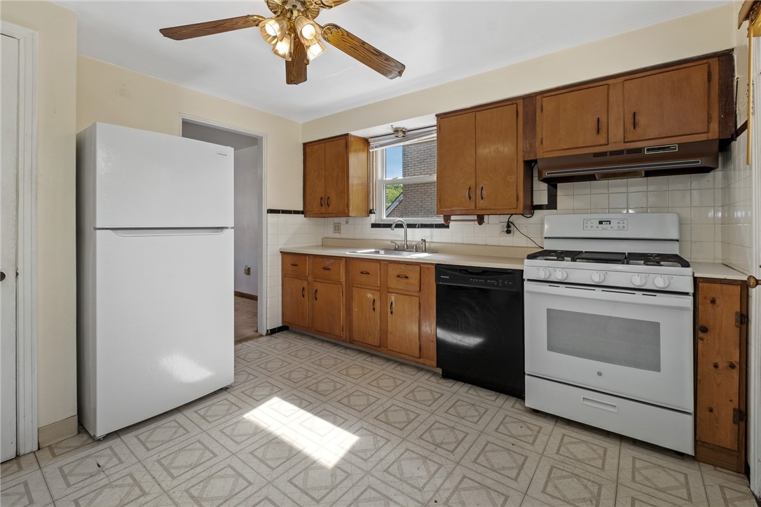 4596 Echo Glen Dr Dr, Whitehall, Pennsylvania image 7