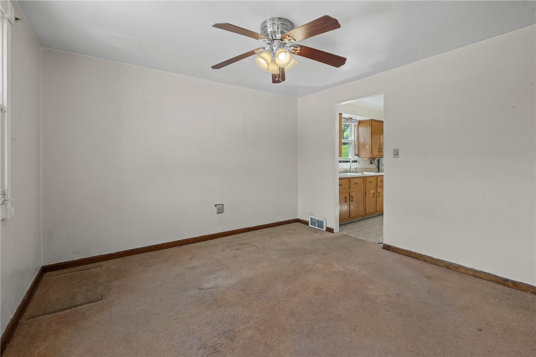 4596 Echo Glen Dr Dr, Whitehall, Pennsylvania image 5