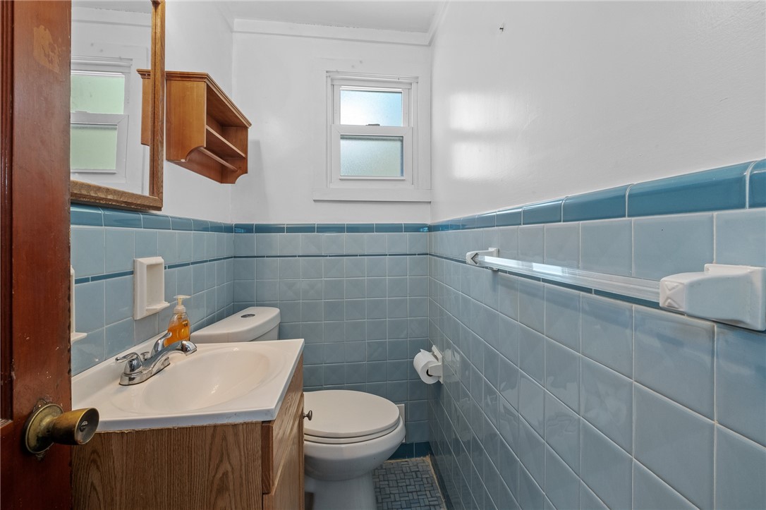 4596 Echo Glen Dr Dr, Whitehall, Pennsylvania image 9