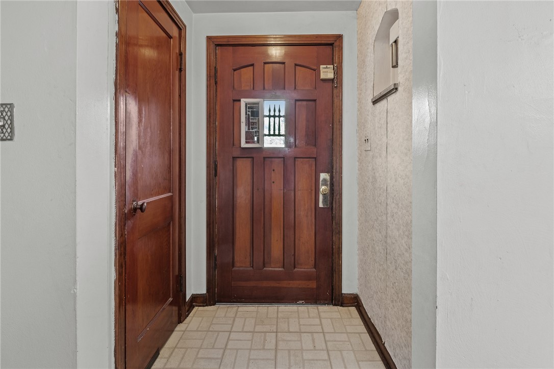 4596 Echo Glen Dr Dr, Whitehall, Pennsylvania image 4